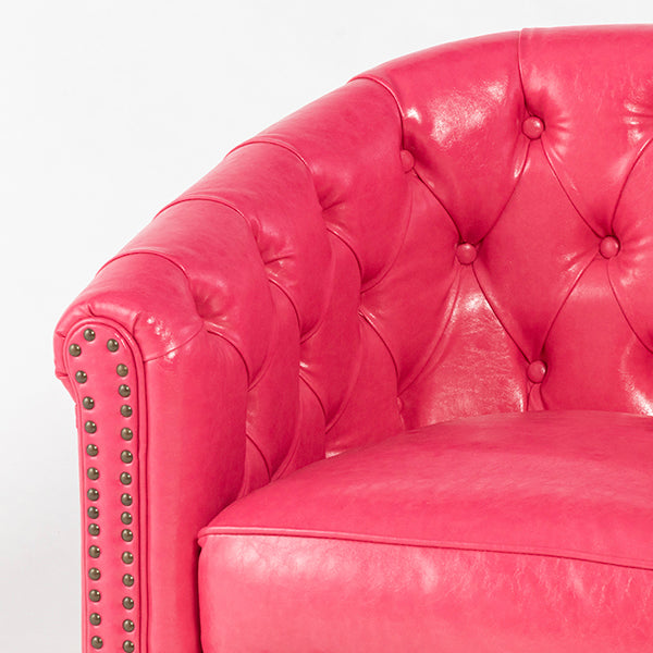 ピンクPUレザーコンパクトチェスターフィールドラウンジシングルソファ　VINCENT