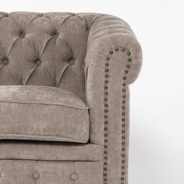 ライトグレーファブリックコンパクトチェスターフィールド3シーターソファ　VINCENT(ヴィンセント)