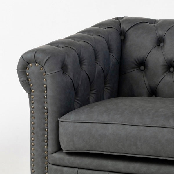 チャコールグレーPUレザーコンパクトチェスターフィールド2.5シーターソファ　VINCENT(ヴィンセント)