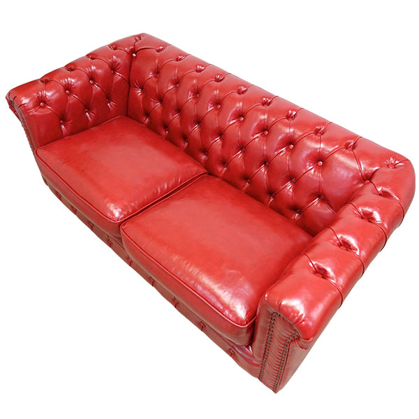 レッドPUレザーコンパクトチェスターフィールド2.5シーターソファ　VINCENT(ヴィンセント)