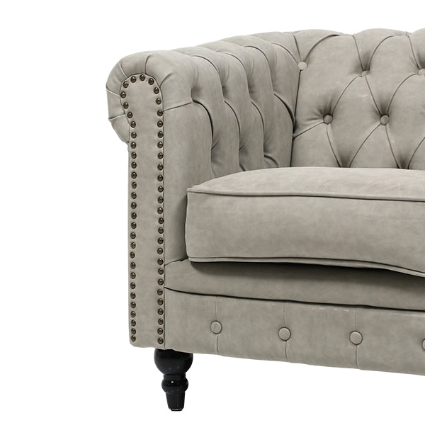 ライトグレーPUレザーコンパクトチェスターフィールド2.5シーターソファ　VINCENT(ヴィンセント)